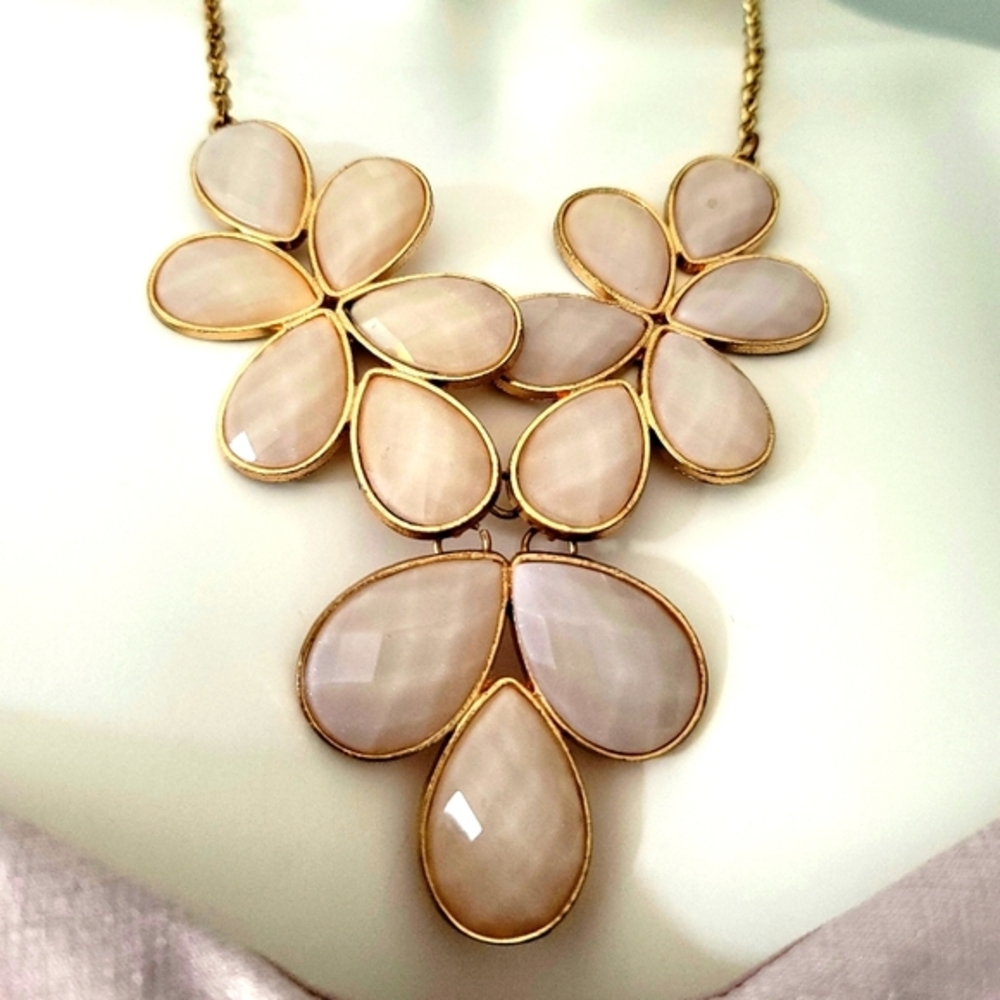 Fashion Flower Petal Bib Necklace in Diamond Cut 15"